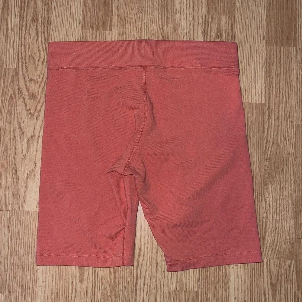 Nike Women’s Orange Stretch High Waist Knee Length Biker Shorts Size Large